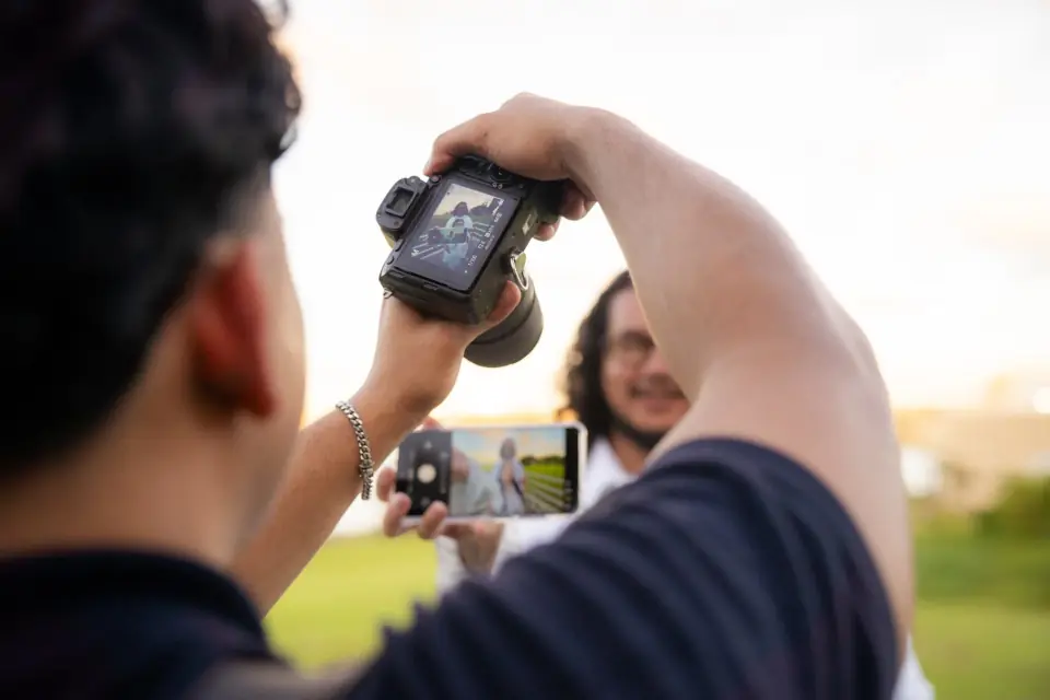 Stel Star photographer checking a portrait on the camera screen